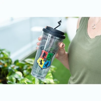Silver Buffalo Harry Potter Hogwarts Crest 24oz Double Walled Plastic Travel Mug 7 Silver Buffalo Harry Potter Hogwarts Crest 24oz Double Walled Plastic Travel Mug - Image 5